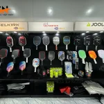 Kệ trưng bày vợt Pickleball đẹp, hút khách