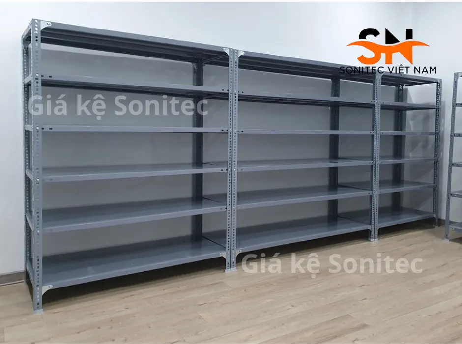 Kệ V lỗ đa năng hữu dụng cho kho nhỏ