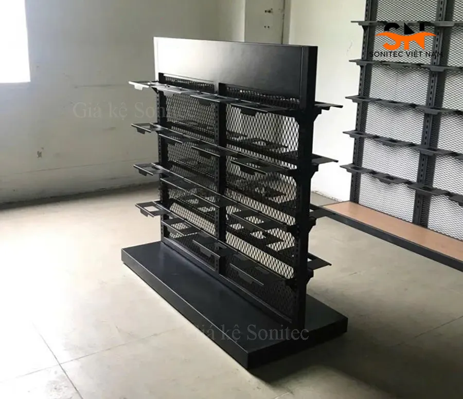 Kệ trưng bày đồ thể thao ở trung tâm