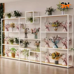 Kệ trưng bày hoa tươi đẹp, nổi bật