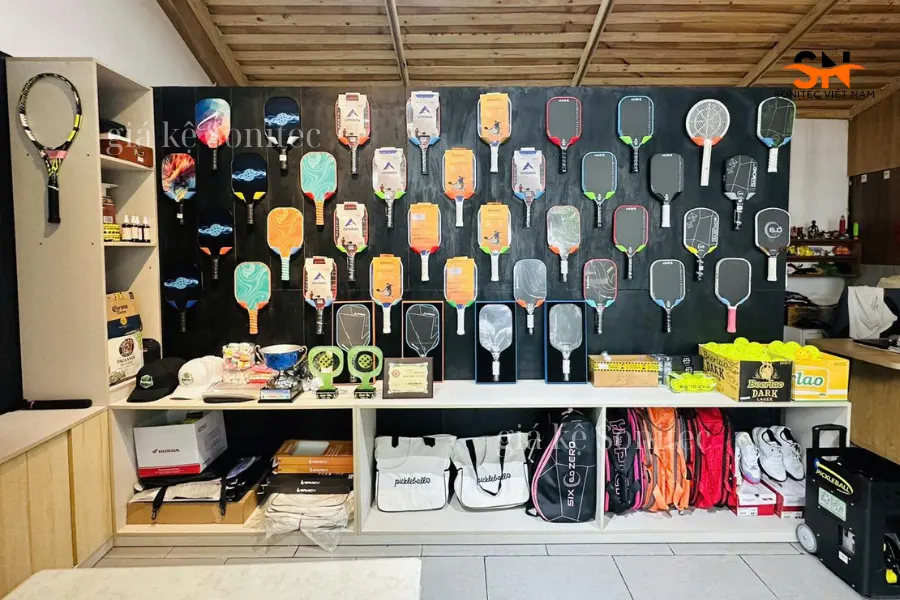 Lựa chọn đơn vị cung cấp kệ Pickleball với giá tốt