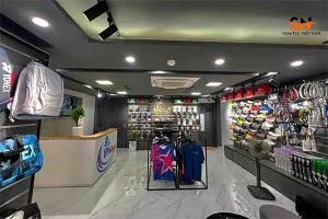Cửa hàng cầu lông thì nên chọn kệ như thế nào?