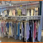 Kệ treo quần áo shop