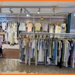 Kệ treo quần áo shop