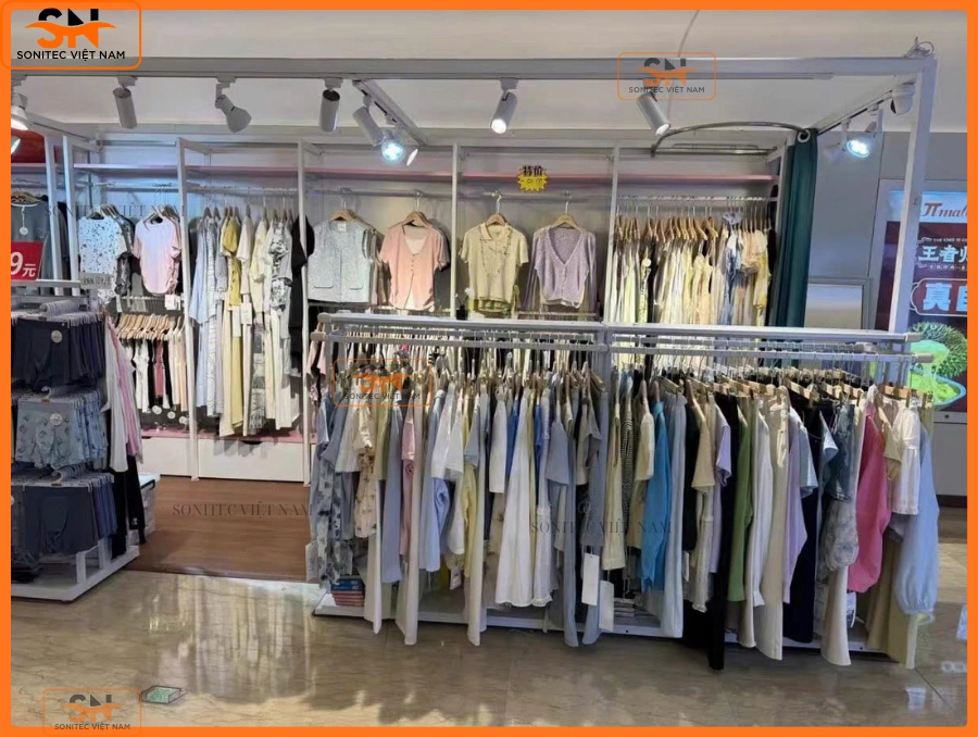 Mua sắm kệ treo quần áo shop