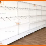 Kệ trưng bày hàng siêu thị quần áo