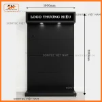 Kệ trưng quần áo shop thể thao
