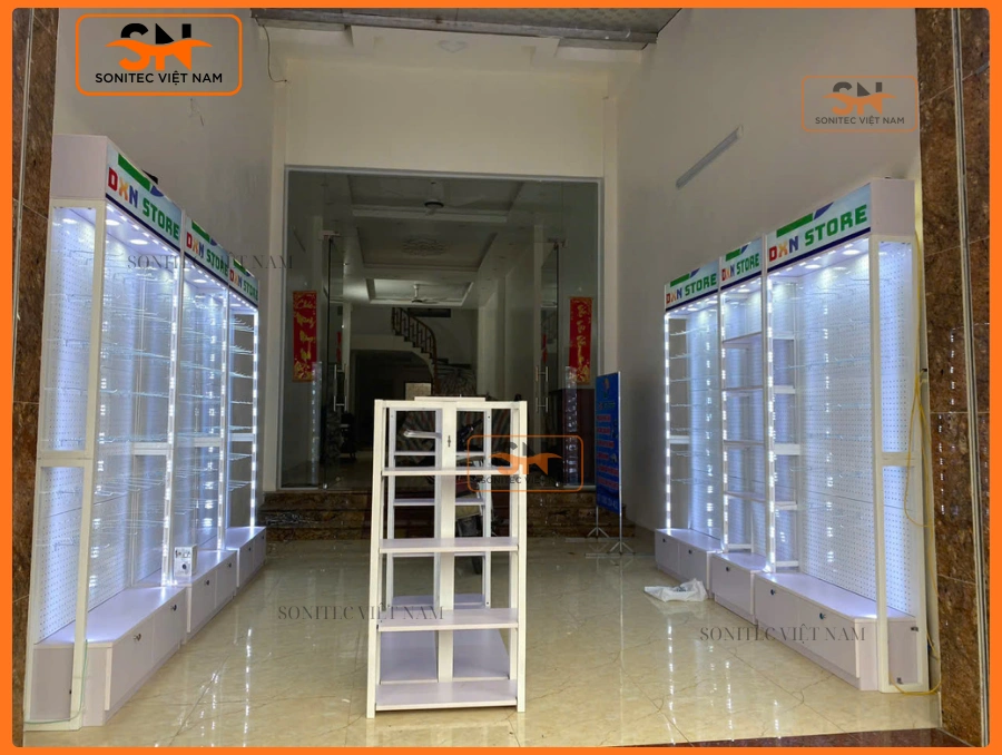 Thi công kệ trưng bày phụ kiện chất lượng