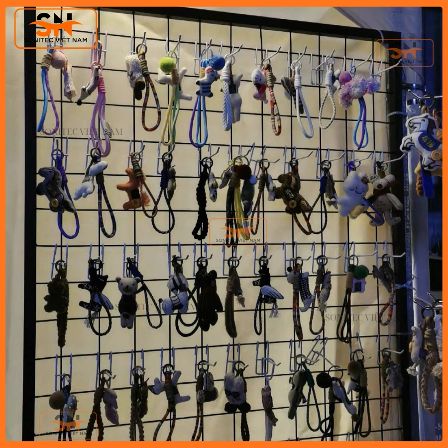 Khung lưới cài móc treo hàng cho shop thời trang