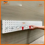 Tấm tôn đục lỗ cài móc treo đẹp bền