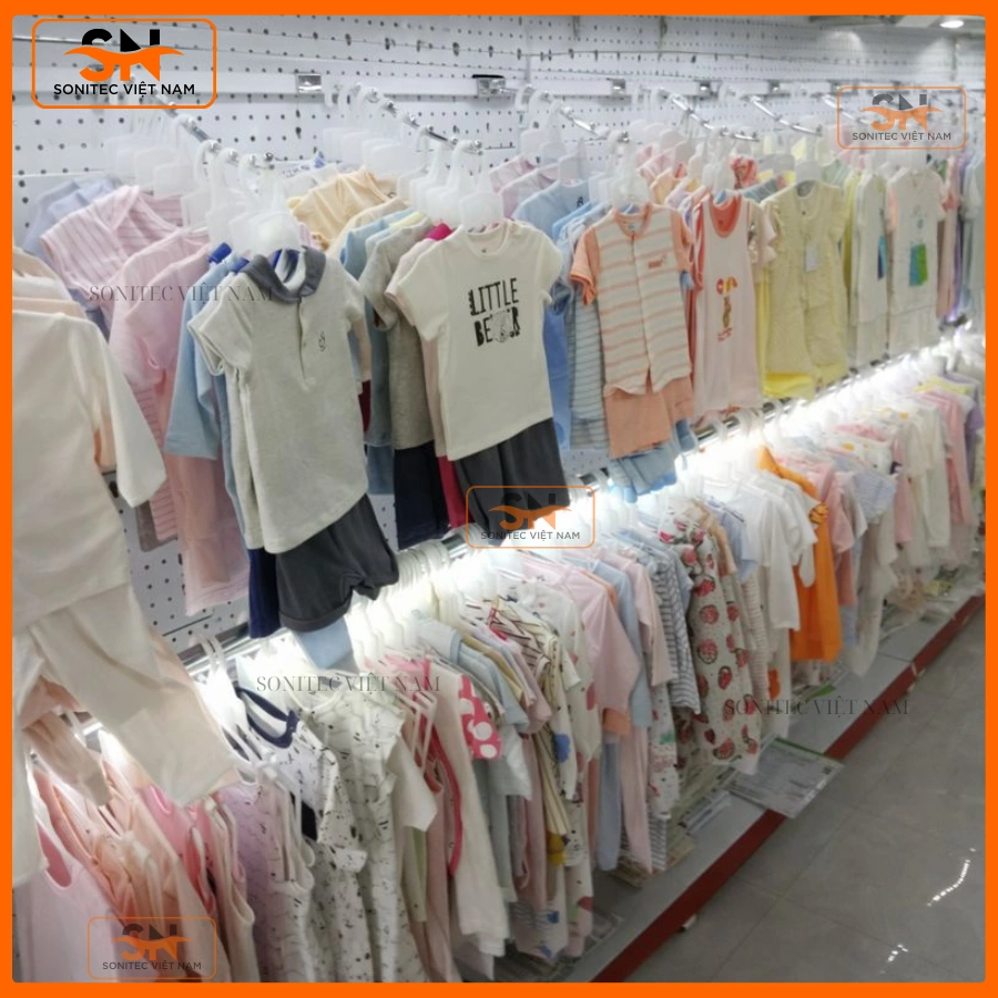 Kệ treo đồ shop