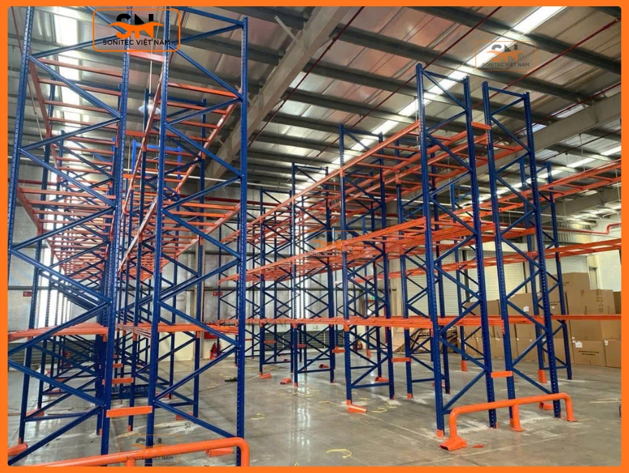Đặc điểm kệ selective chứa thép xây dựng