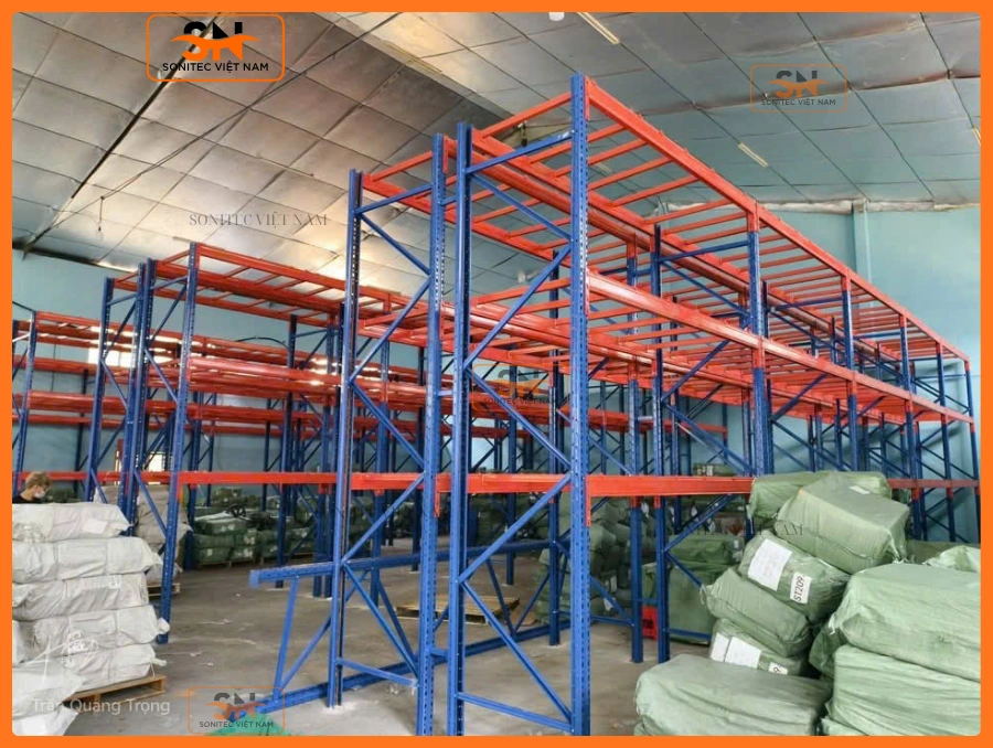 Cấu tạo kệ selective chứa thép xây dựng
