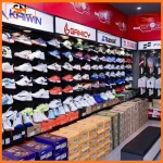 Móc cài tấm tôn lỗ cho shop giày dép