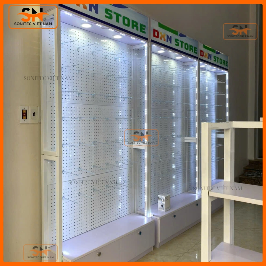 Thi công dự án kệ phụ kiện có logo led