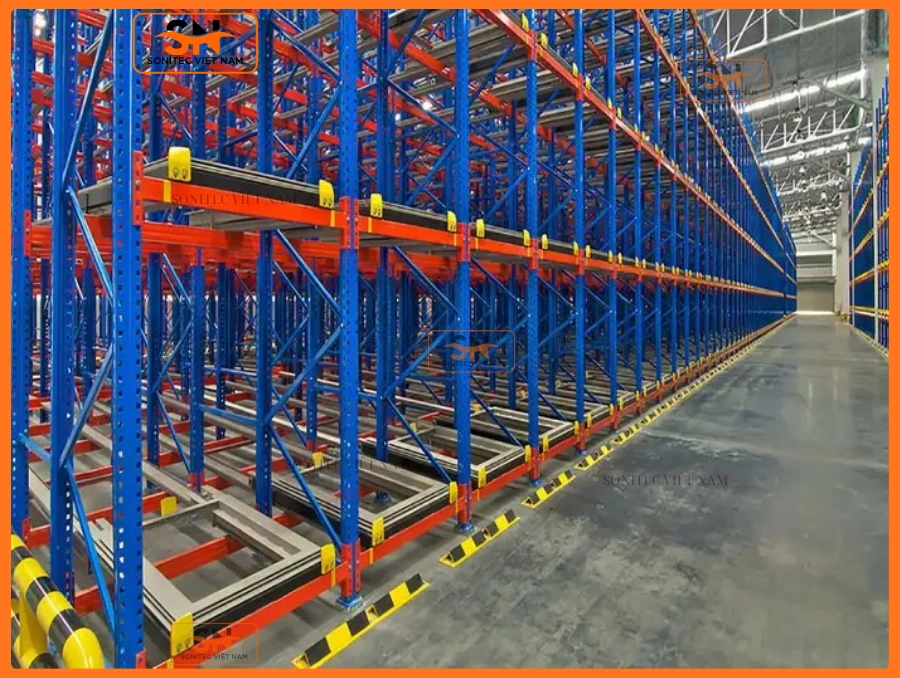Kệ Push Back chú trọng vào hệ thống ray trượt