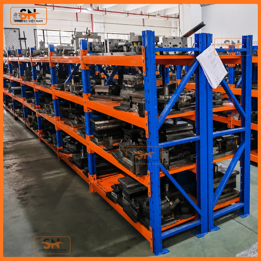 Kệ trung tải cửa hàng kim khí chịu tải tốt