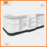 Quầy thu ngân trong cửa hàng thức ăn nhanh chắc chắn
