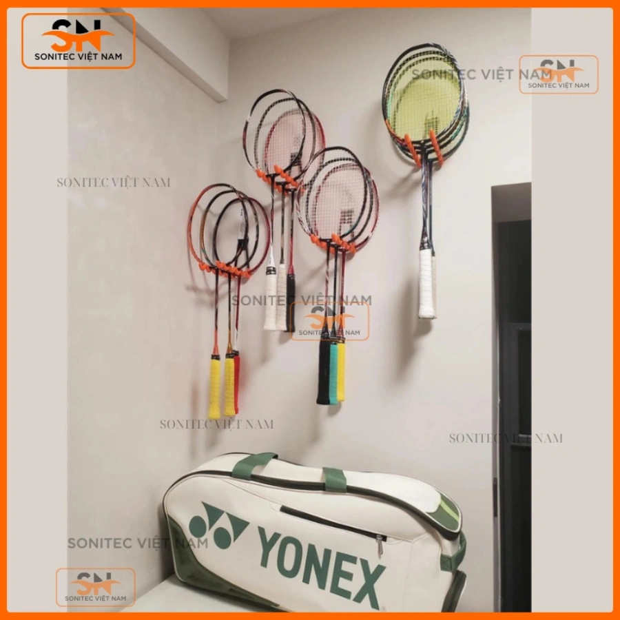 Mẫu móc trưng vợt cầu lông