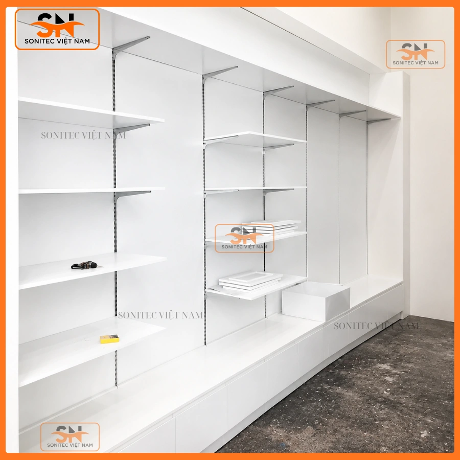 Cách chọn thanh ray cài kệ trưng bày theo bề mặt lắp đặt