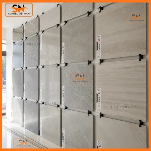 Thiết kế kệ gạch ốp lát sang trọng, tạo điểm nhấn cho showroom