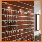 Tấm Slatwall treo trang sức nổi bật sản phẩm