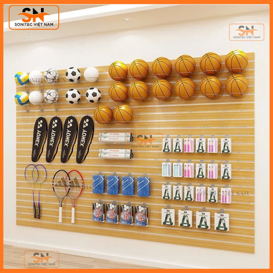 Tấm rãnh Slatwall trưng đồ thể thao