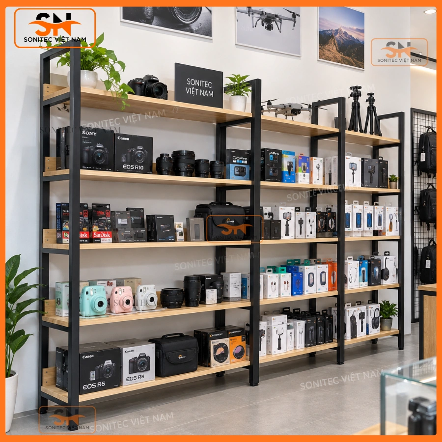 Bố trí kệ trưng bày camera khoa học cho cửa hàng