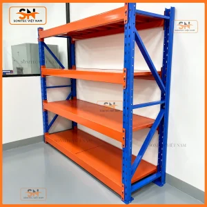Kệ để quần áo trong kho chất lượng cao