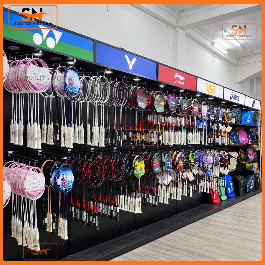 Tiến hành lắp đặt hệ thống kệ hàng cầu lông VNB