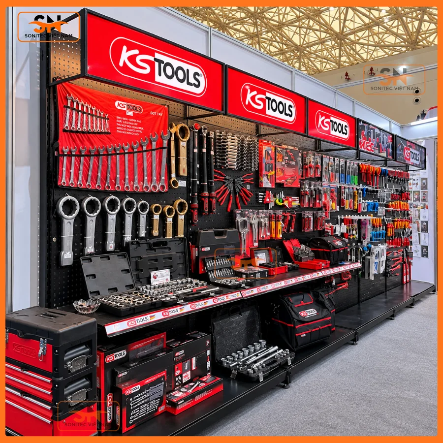 Thi công hệ kệ khung logo trưng bày triển lãm cho DCK Tools