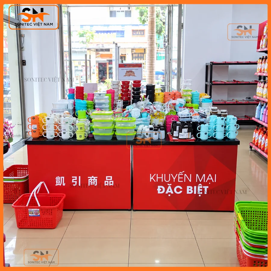 Điểm nhấn sang trọng với 8 ụ vuông siêu thị trưng bày sản phẩm khuyến mãi, best-seller