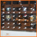 Đế trưng bày giày dép hít mặt kính tối ưu không gian