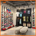 Giá để giày treo tường shop thể thao