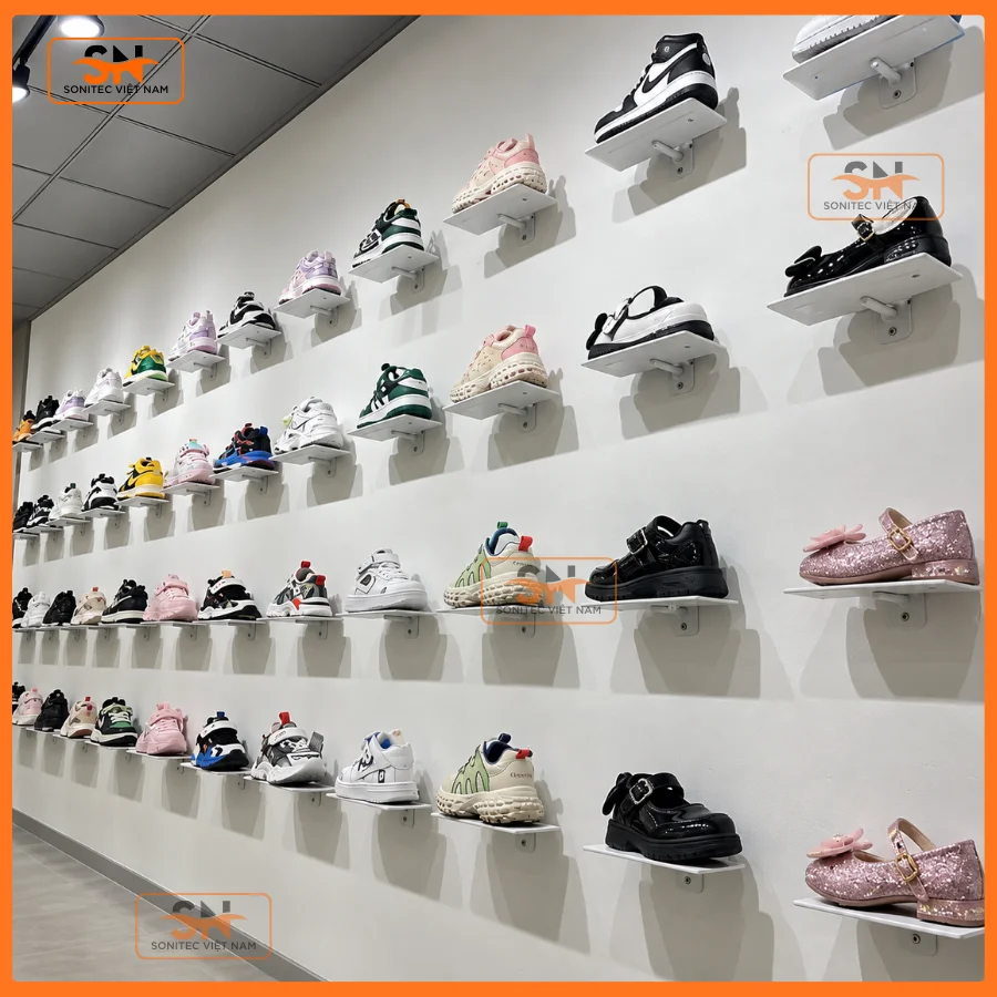 Kệ giày dép bằng sắt cho shop thời trang
